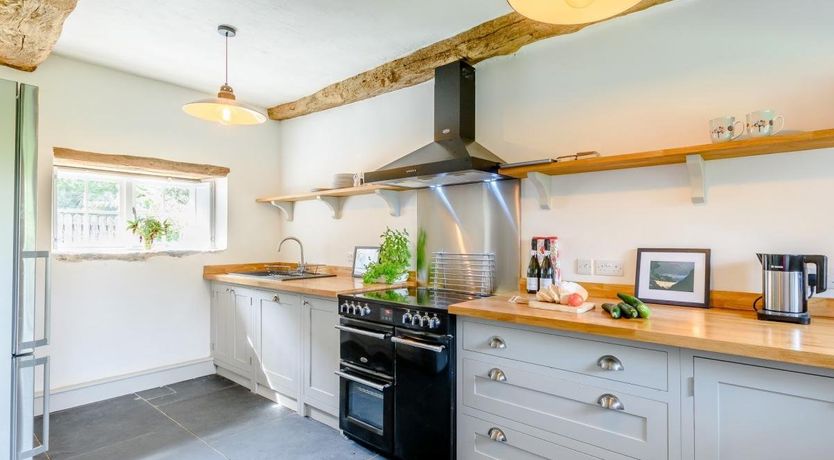 Photo of 4 Bed in Ponthirwaun