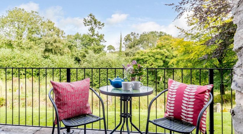 Photo of 4 Bed in Ponthirwaun