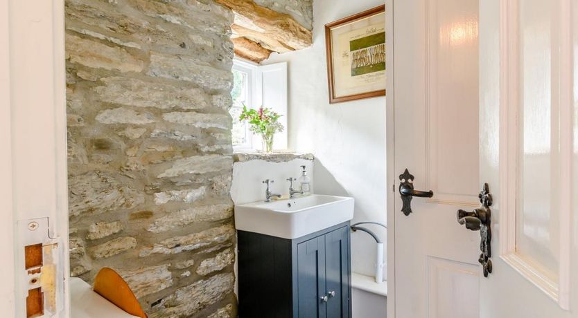 Photo of 4 Bed in Ponthirwaun