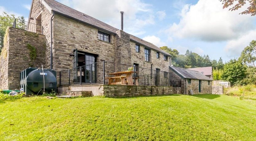 Photo of 4 Bed in Ponthirwaun