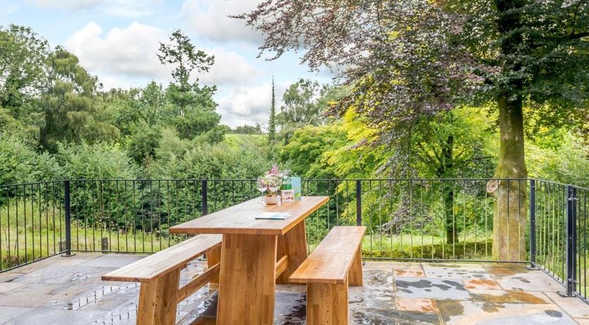 Photo of 4 Bed in Ponthirwaun