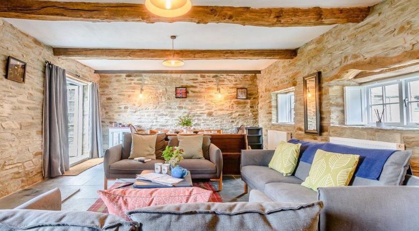 Photo of 4 Bed in Ponthirwaun