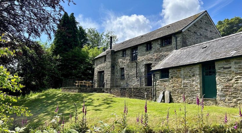 Photo of in Ponthirwaun (79046)