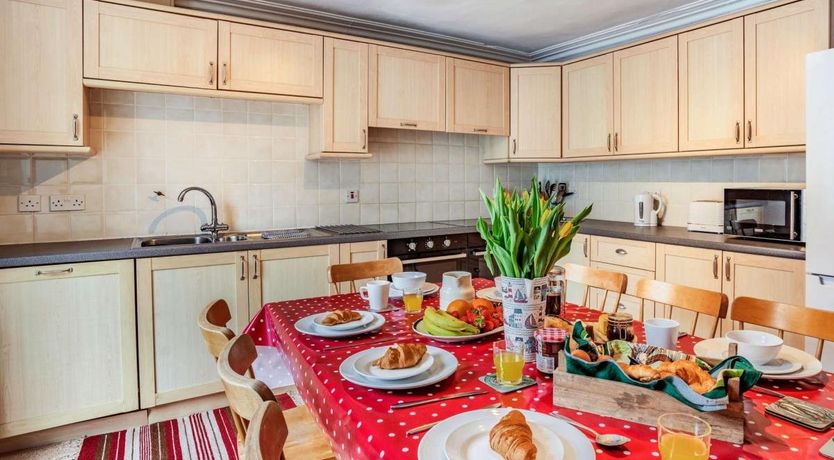 Photo of 4 Bed in Tenby