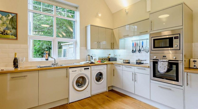 Photo of 2 Bed in Winterborne Zelston