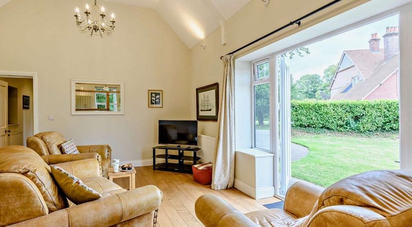 Photo of 2 Bed in Winterborne Zelston