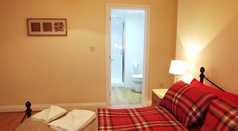 Photo of 2 Bed in Tenby