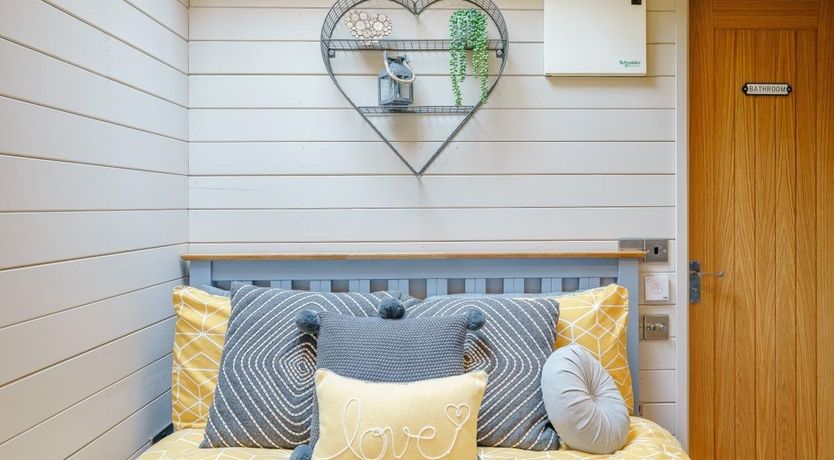 Photo of 1 Bed in Llanddewi Rhydderch