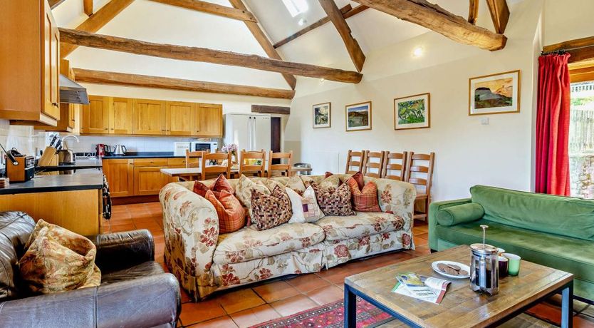 Photo of 4 Bed in Cantref