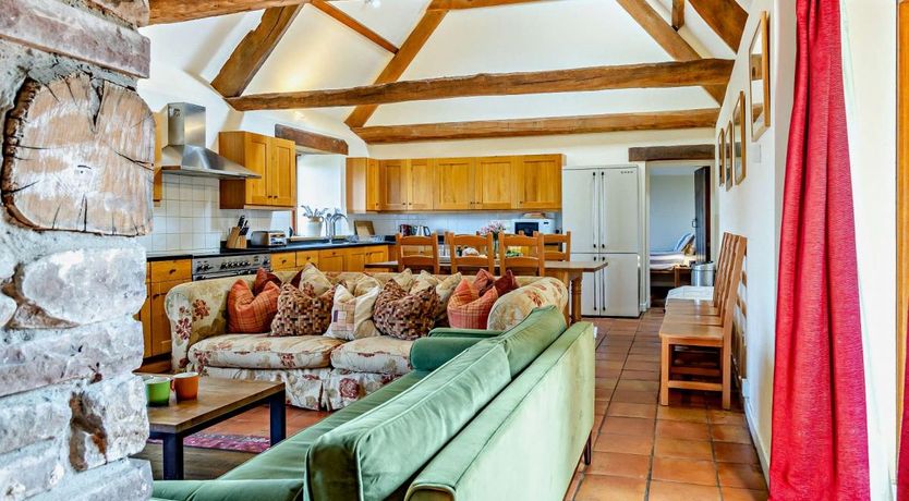 Photo of 4 Bed in Cantref