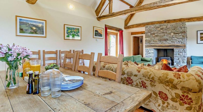 Photo of 4 Bed in Cantref