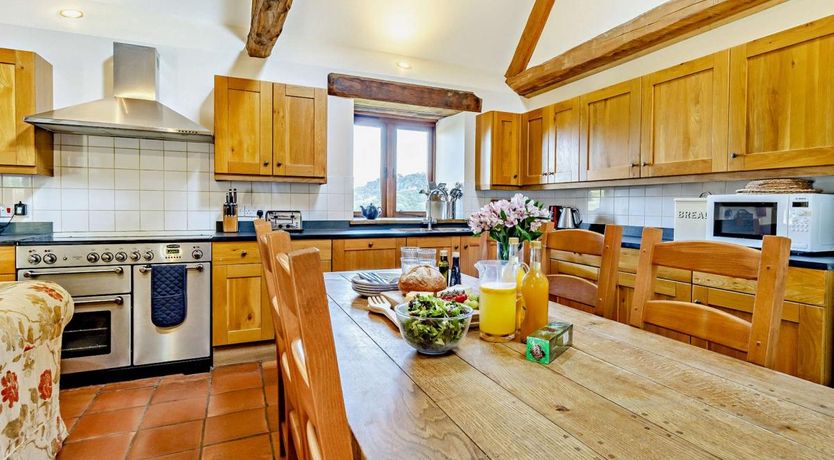 Photo of 4 Bed in Cantref