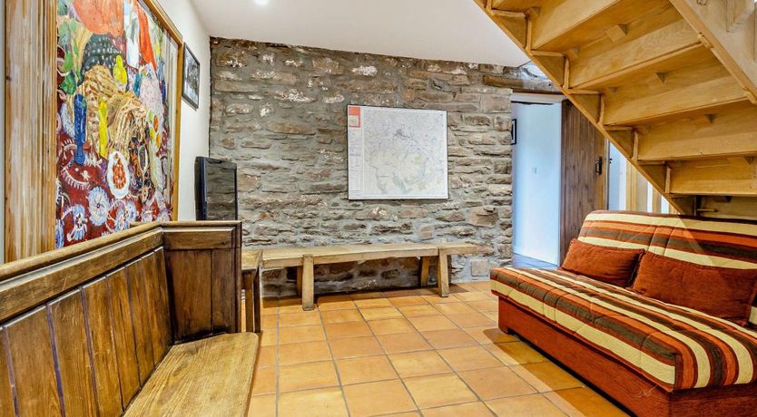 Photo of 4 Bed in Cantref