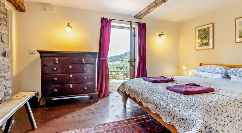 Photo of 4 Bed in Cantref