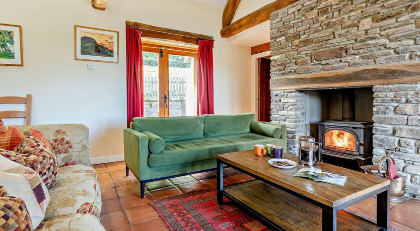 Photo of 4 Bed in Cantref