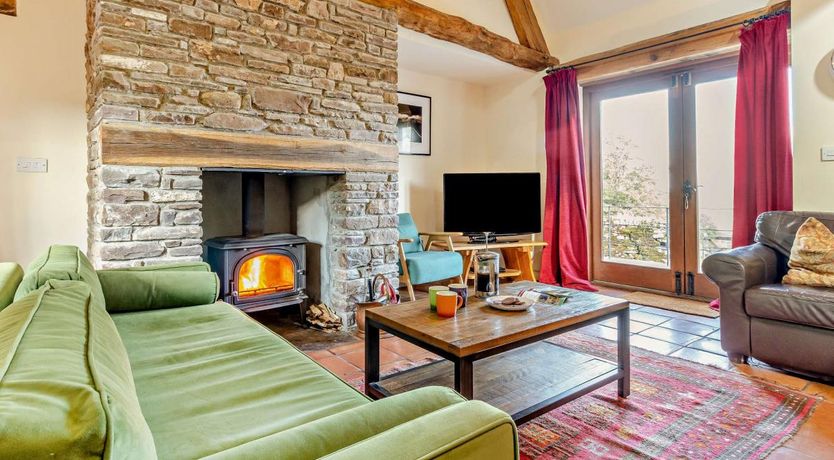 Photo of 4 Bed in Cantref