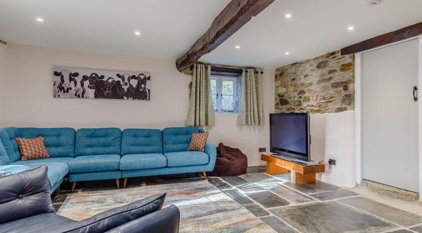 Photo of 5 Bed in Otterham