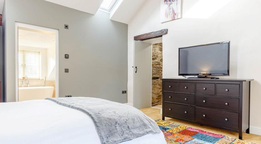 Photo of 5 Bed in Otterham