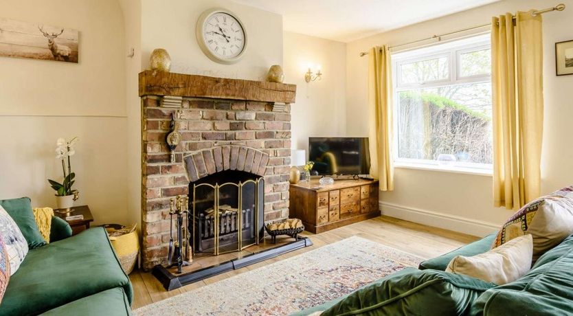 Photo of 4 Bed in Danby