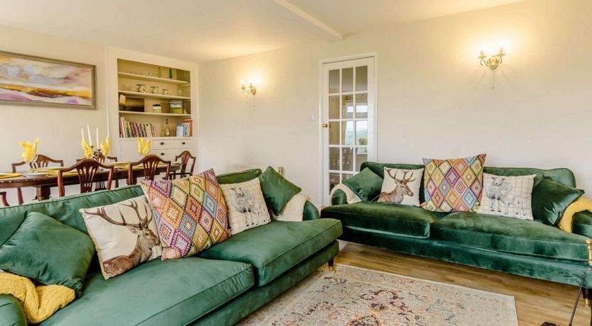 Photo of 4 Bed in Danby