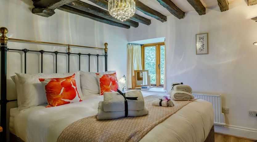 Photo of 1 Bed in Roadwater