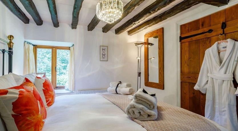 Photo of 1 Bed in Roadwater