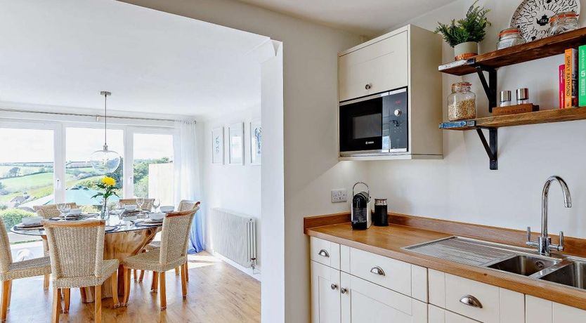 Photo of 3 Bed in Saint Just in Roseland