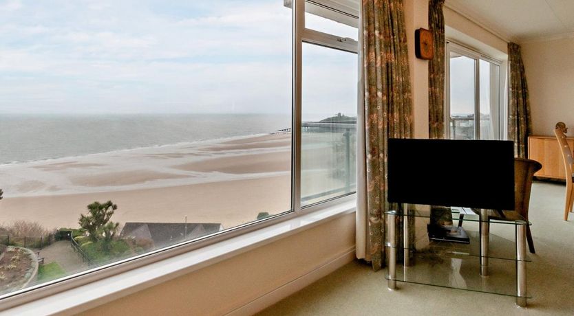 Photo of 2 Bed in Tenby