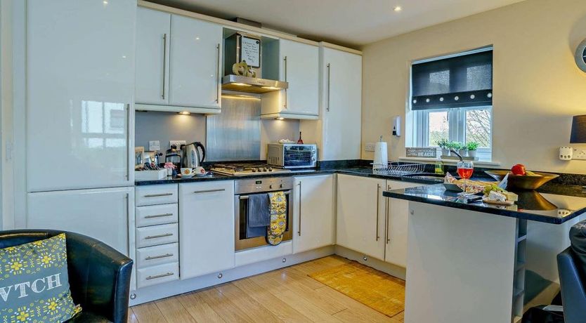 Photo of 3 Bed in Tenby