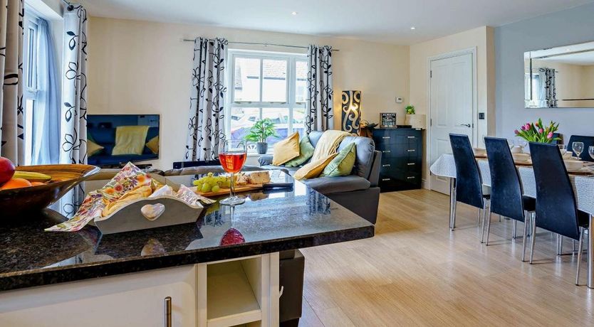 Photo of 3 Bed in Tenby