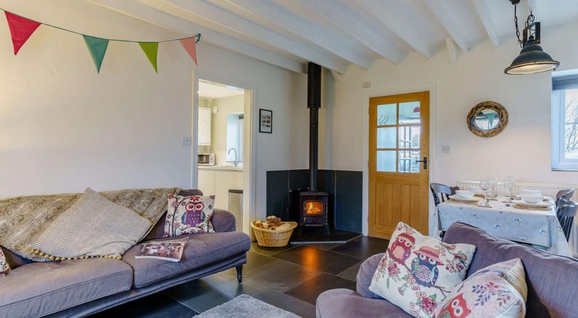 Photo of 2 Bed in Clynderwyn