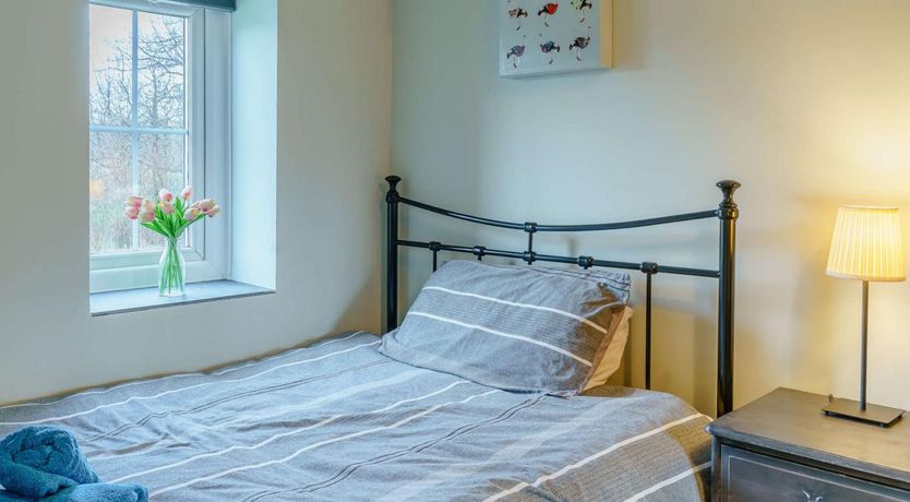 Photo of 2 Bed in Clynderwyn