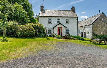 9 Bed in Cray Holiday Cottage