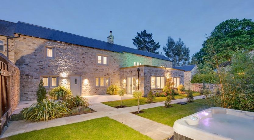 Photo of 6 Bed in Gilling West