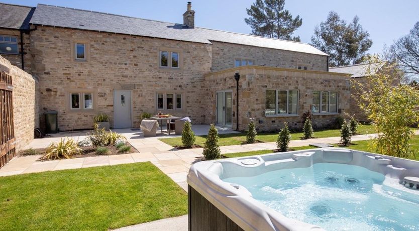 Photo of 6 Bed in Gilling West