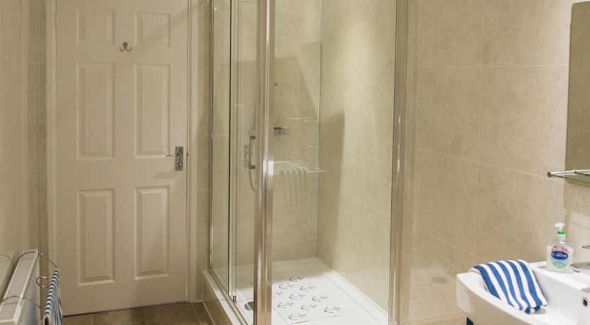 Photo of 2 Bed in Tenby