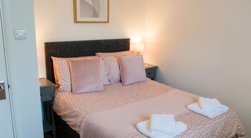 Photo of 2 Bed in Tenby