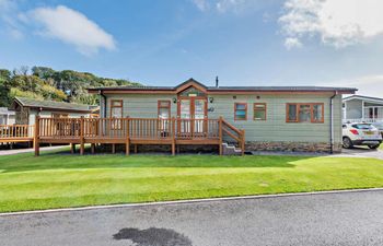 Log Cabin in West Wales Holiday Cottage