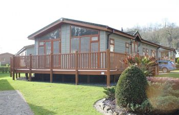 Log Cabin in West Wales Holiday Cottage