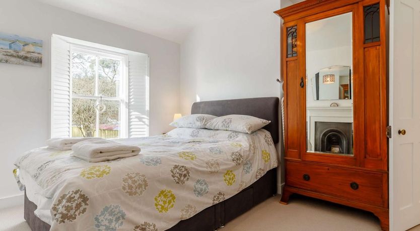 Photo of 2 Bed in Par-