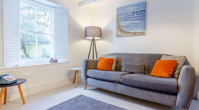 Photo of 2 Bed in Par-