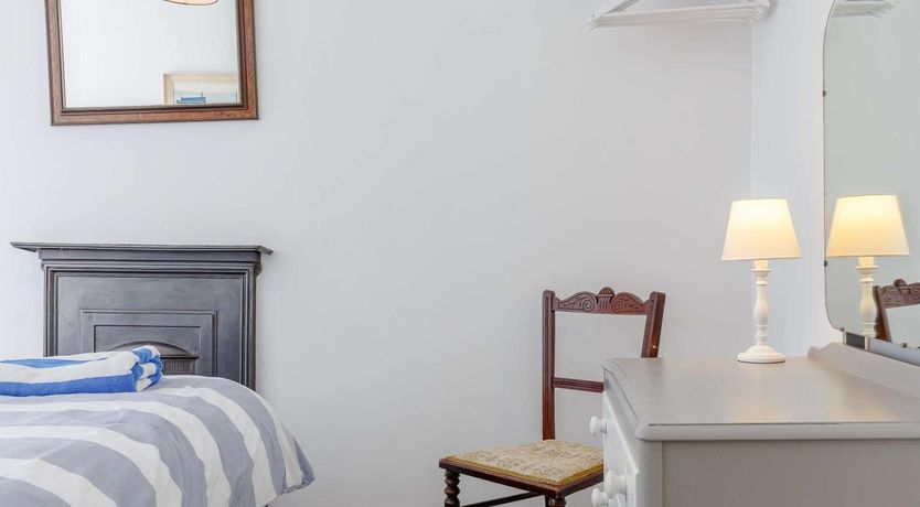 Photo of 2 Bed in Par-