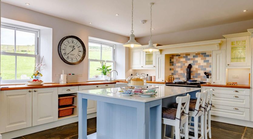 Photo of 4 Bed in Liskeard