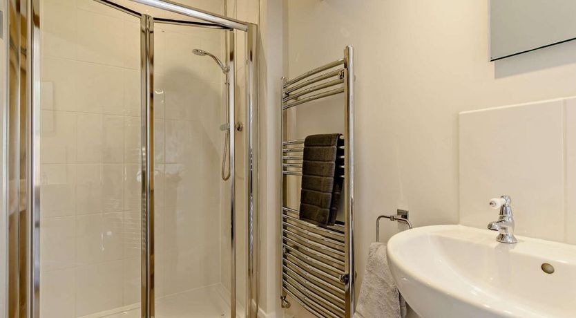 Photo of 4 Bed in Ockley