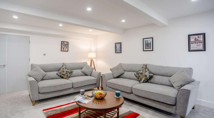 Photo of 4 Bed in Bolton