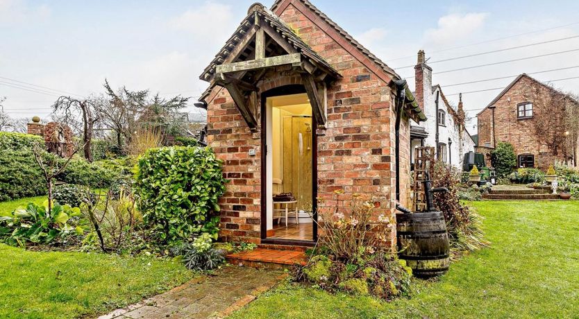 Photo of 1 Bed in Leighton