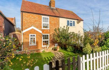 2 Bed in Great Yarmouth Holiday Cottage