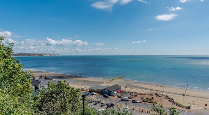 Photo of 3 Bed in Shanklin