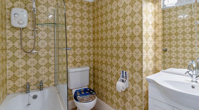 Photo of 2 Bed in The Burrows