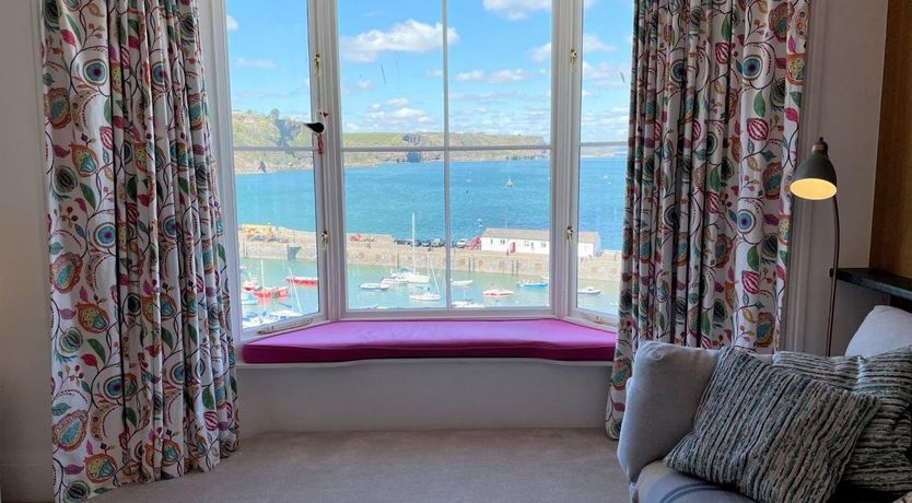 Photo of 2 Bed in The Burrows